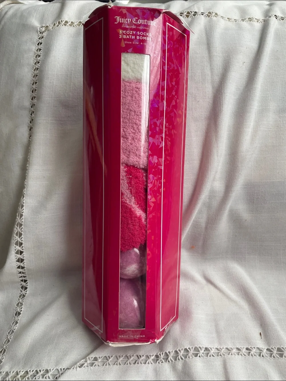 Juicy Couture Pink Cosmetic Bag,Shower Gel, Set 3 Cozy Socks & 2 Bath Bombs NWT